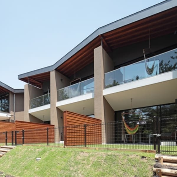 御影用水沿いの静かなリゾート