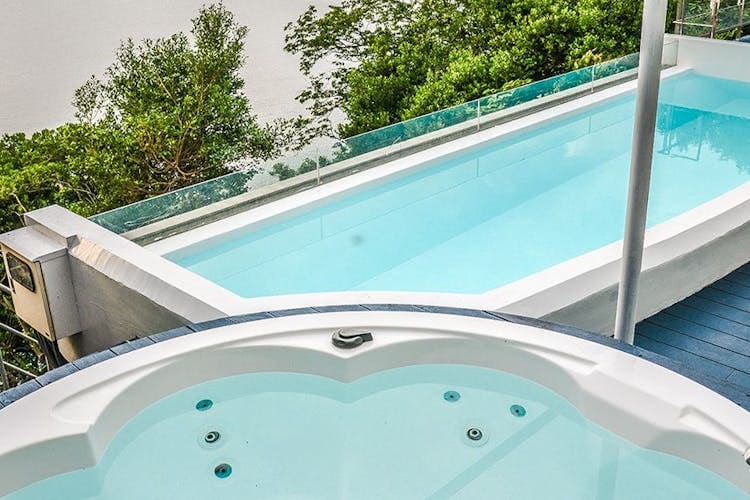 潮風に包まれながら愛犬とくつろぐ時間