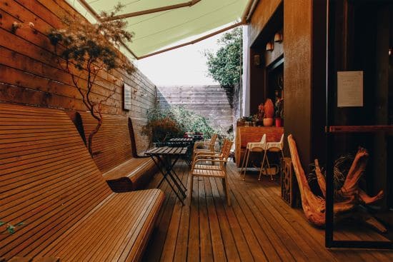 8lounge公式引用　テラス席は愛犬同伴OK。