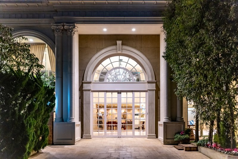 クラシカルな雰囲気が魅力の湘南鎌倉クリスタルホテル外観