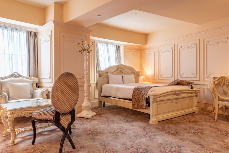 落ち着いたヨーロピアンテイストの上品な客室