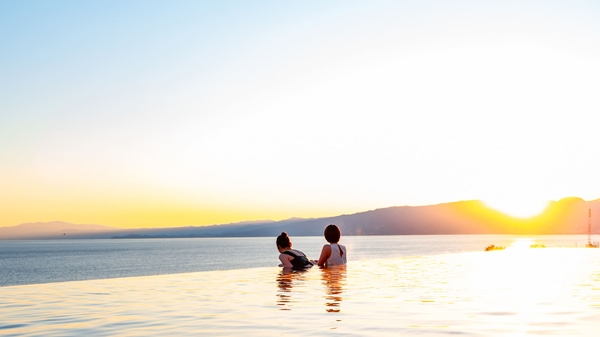 海と一体化するようなインフィニティスパ