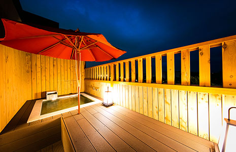 ゆったりと過ごせる落ち着いた館内空間