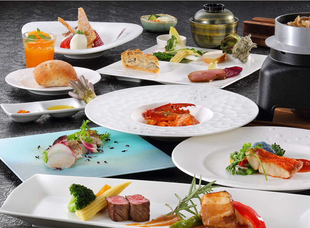 愛犬と一緒に部屋食を楽しむ