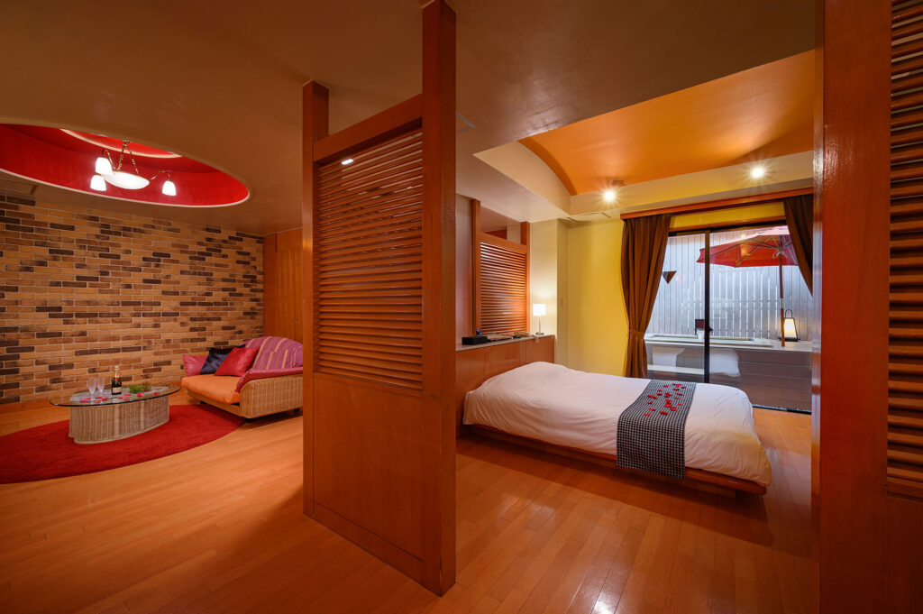 清潔感のある落ち着いた雰囲気の客室